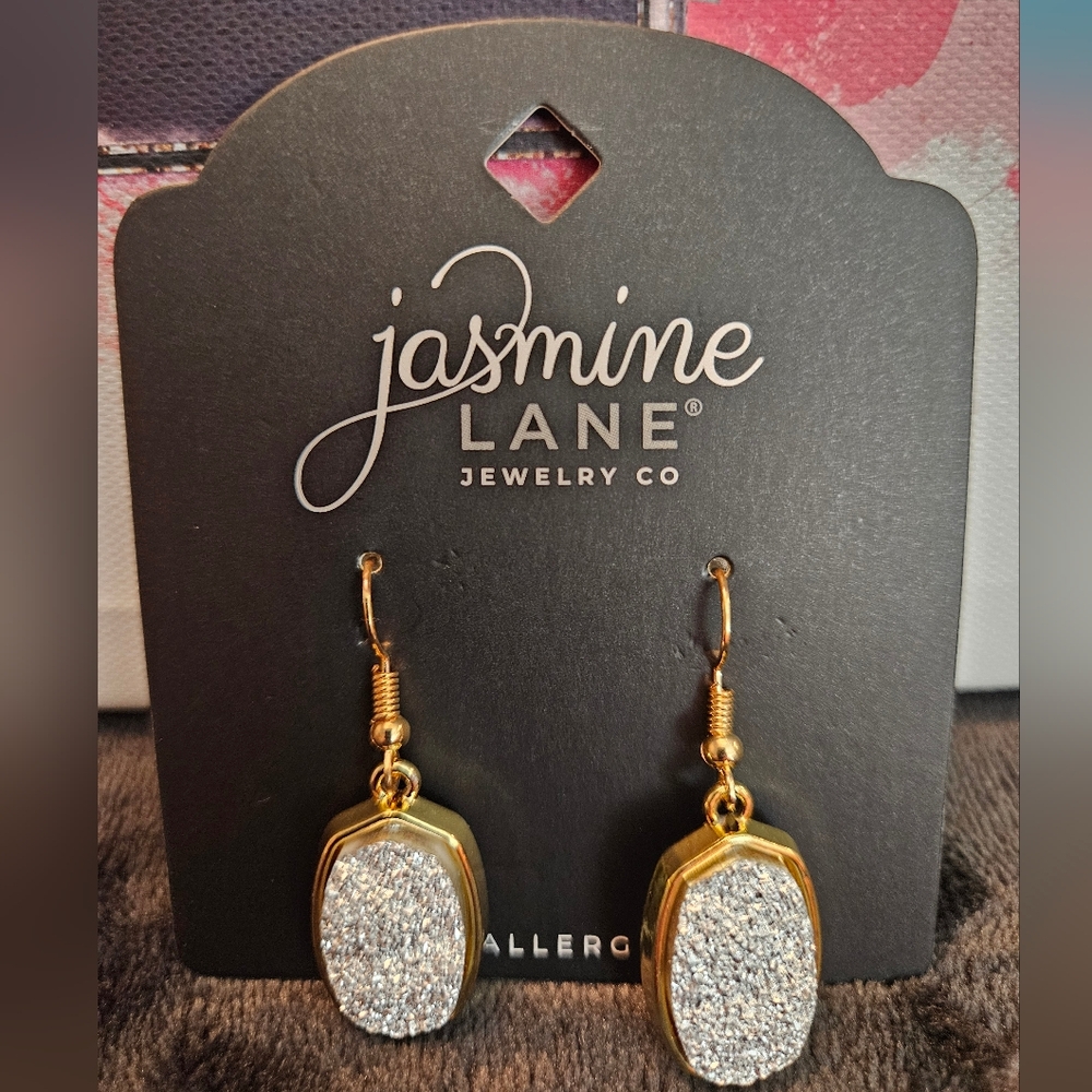Jasmine Lane Jewelry Dangle Earrings Gold Tone Faux Natural Stone J1-3371 - Picture 4 of 5